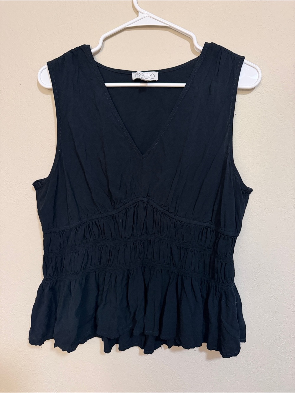 sofia by sofia vergara Black V-Neck Sleeveless Peplum Tank